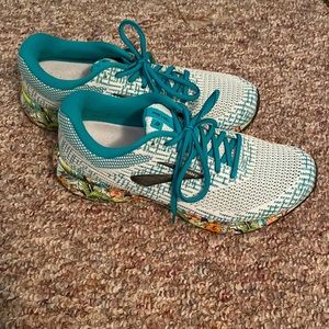 Brooks Revel 3 Size 10 Teal with Hawaiian floral sole